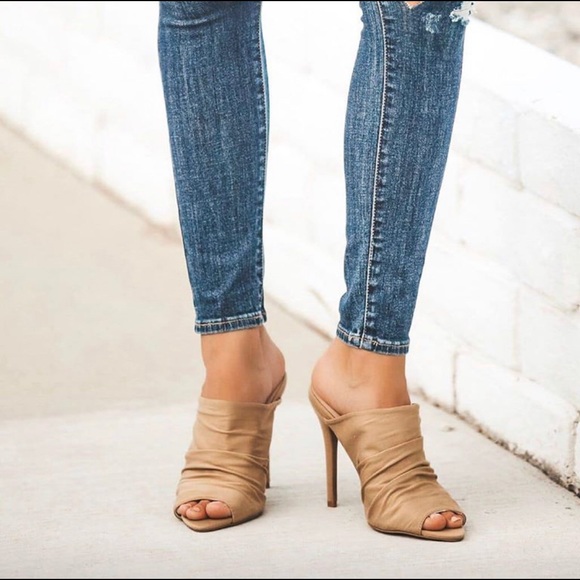 ViciDolls Qupid Angelina Scrunch Nude Sandals - Picture 3 of 6